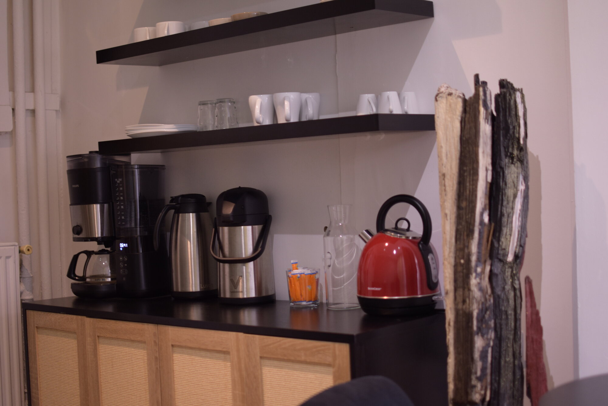 Placard petit-déjeuner avec provisions