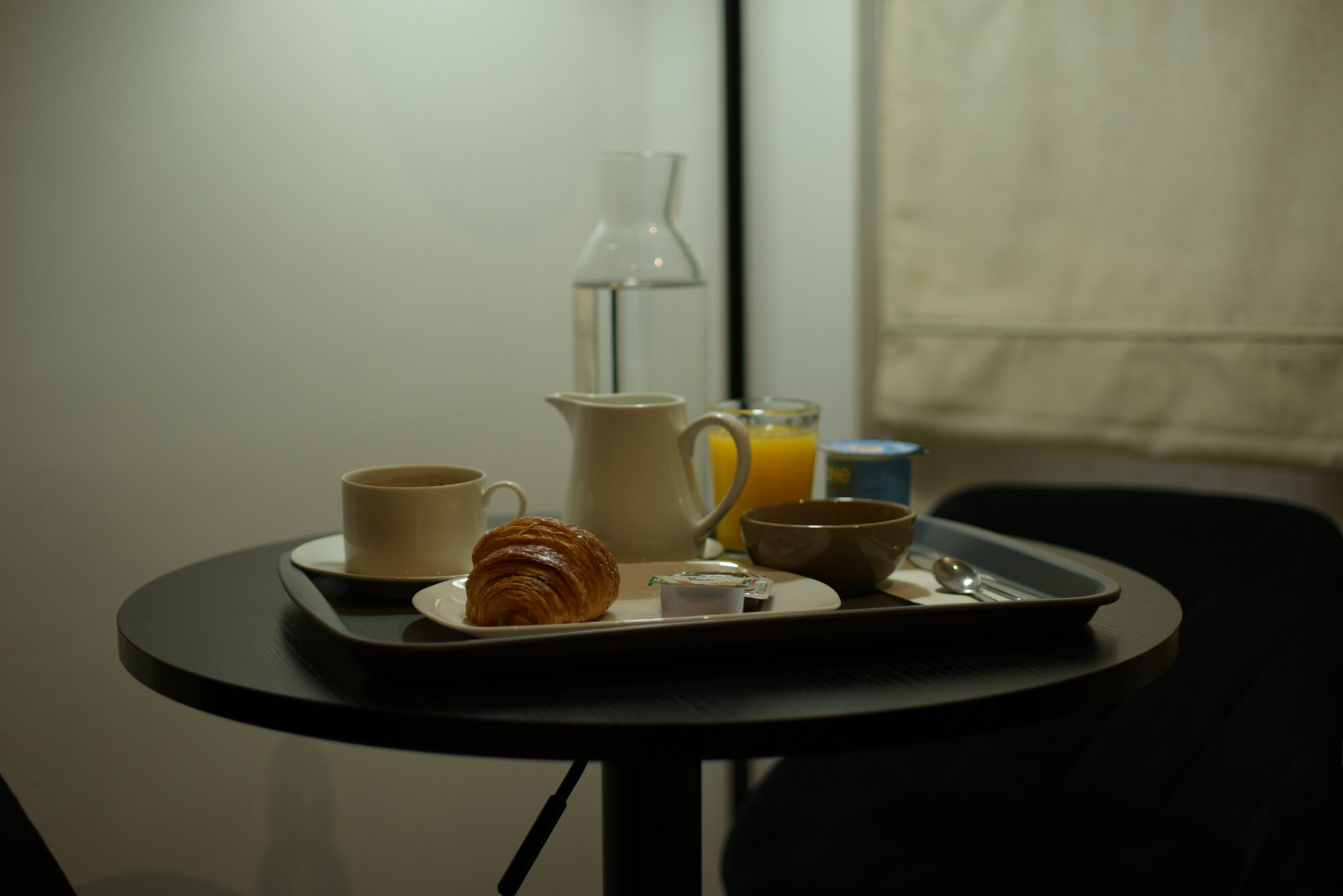 Table du petit-déjeuner dressée